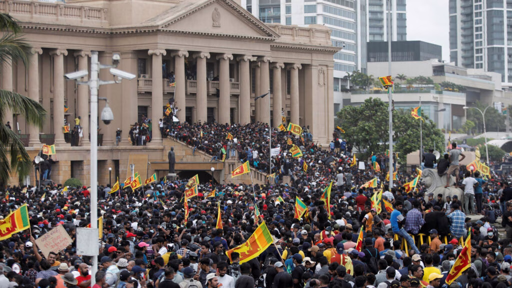 ජනාධිපතිතුමනි, මේක ‘සර්’ට වෙච්ච දේ ඔබටත් වෙන්න නොදී බේරාගන්න කරන ආයාචනයක් ජනාධිපතිතුමනි, මේක ‘සර්’ට වෙච්ච දේ ඔබටත් වෙන්න නොදී බේරාගන්න කරන ආයාචනයක්